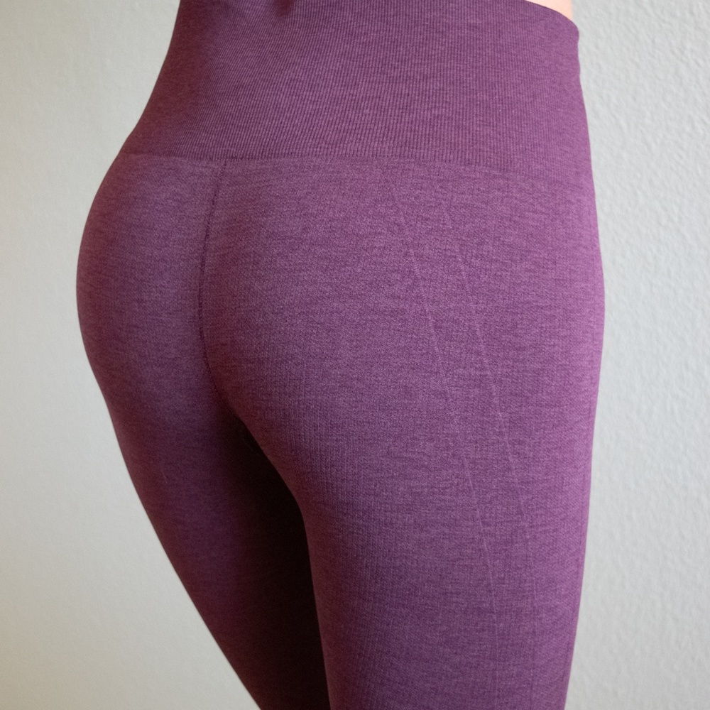 Maroon Lululemon ruched Capri size sm EUC